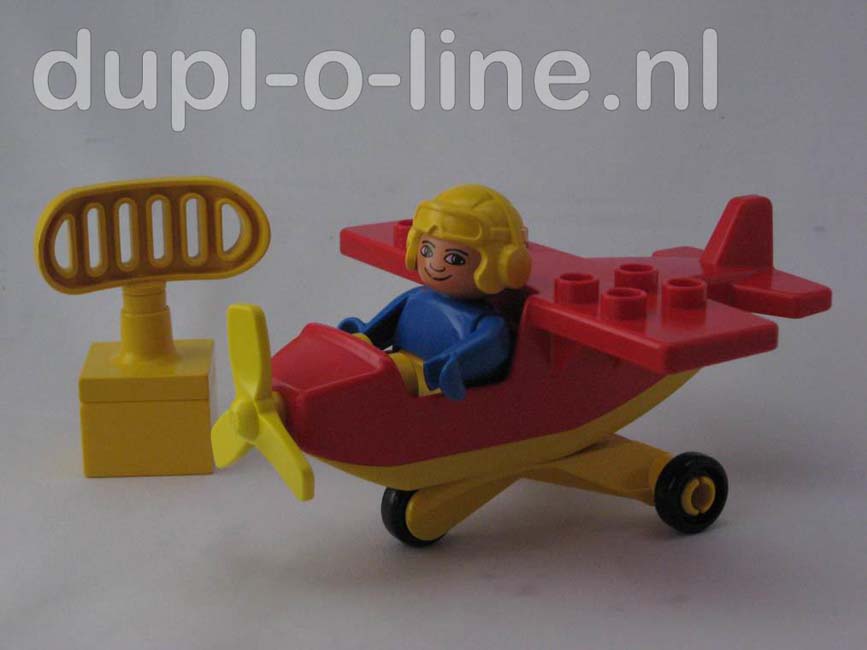 Duplo rood vliegtuig met piloot blauwgeel met radar